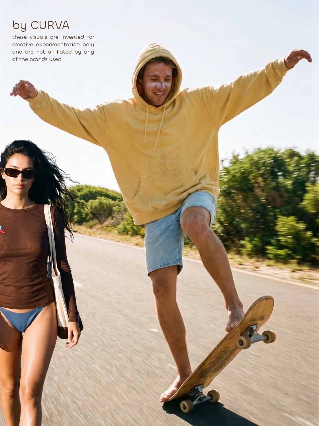 Chico haciendo equilibrio en skate con buzo canguro amarillo y short de jean, junto a modelo con remera marrón transparente y bikini azul en la ruta