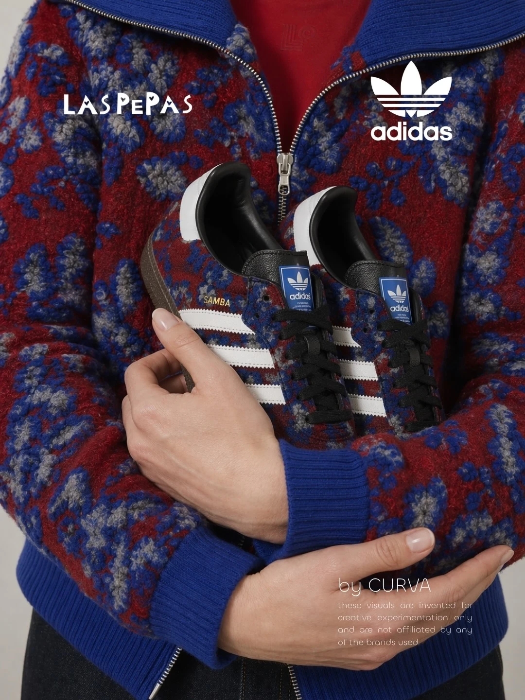 Zapatillas adidas Samba floreadas apoyadas de talón sobre una campera de lana bordó y azul, con las etiquetas azules y el bordado SAMBA a la vista